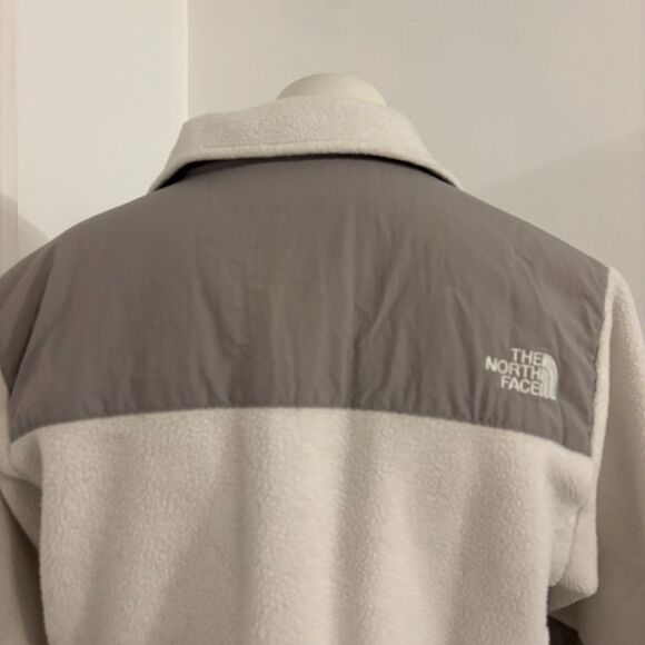 The North Face size Medium White Fleece Zip up Jacket - Picture 4 of 7